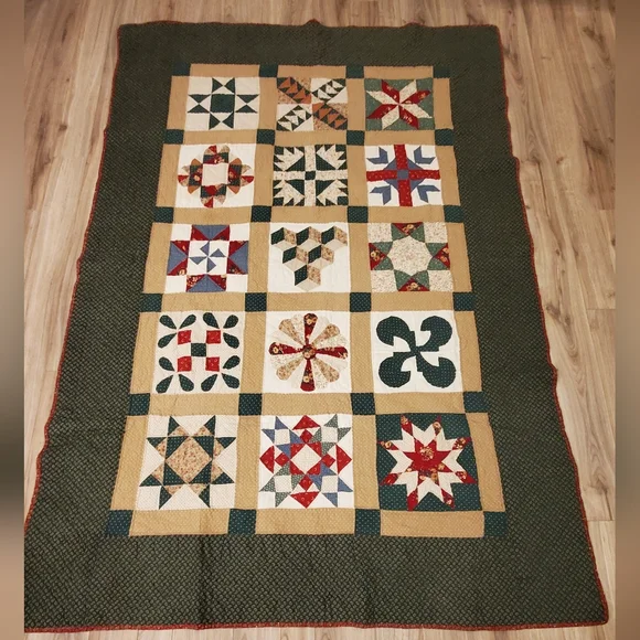 Handmade Vintage Patchwork Quilt, 61"×90", Green/Cranberry, Exceptional Piece! - Picture 4 of 16